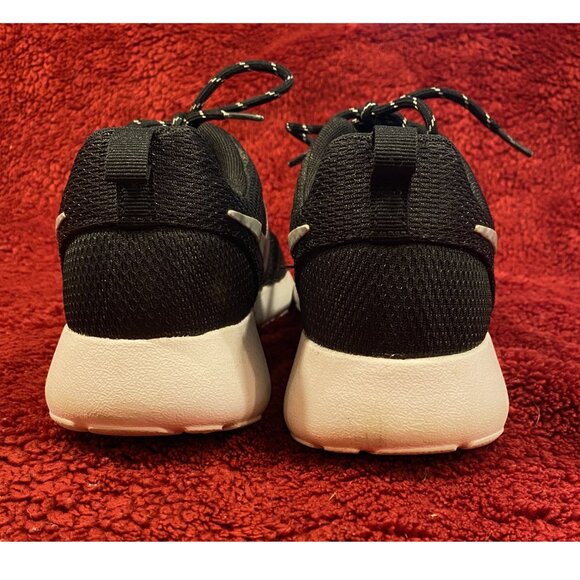 Nike Roshe Running Shoe - Black with Metallic Light Silver Swish - W Size 8.5 - Picture 6 of 9